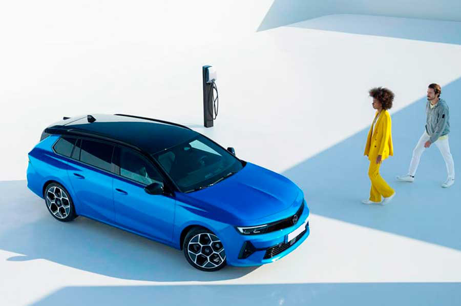 После значительного падения продаж обновленный автомобиль Opel Astra возвращается в страны ЕС