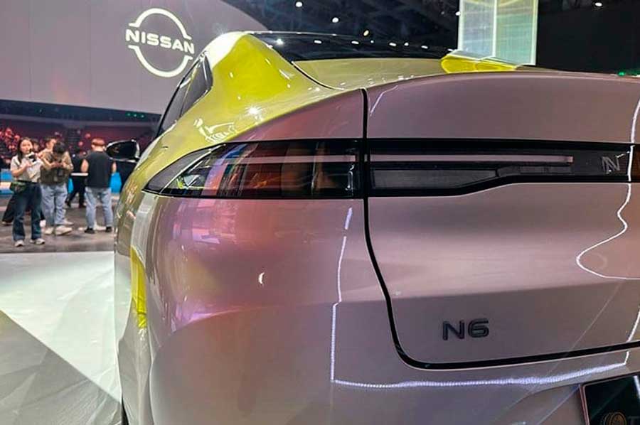 В Китае производитель представил доступный гибридный седан Nissan N6 с запасом хода 180 км и премиальным интерьером