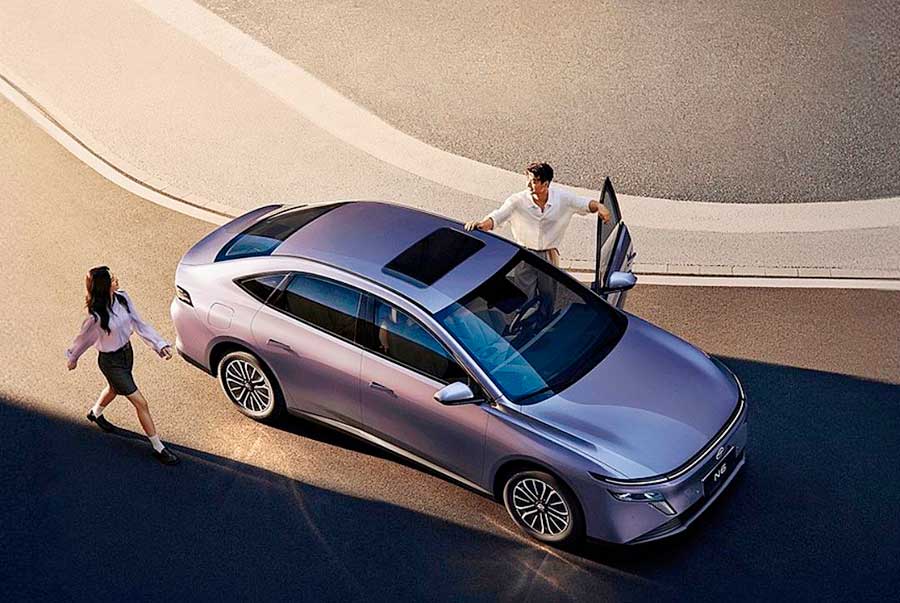 В Китае производитель представил доступный гибридный седан Nissan N6 с запасом хода 180 км и премиальным интерьером