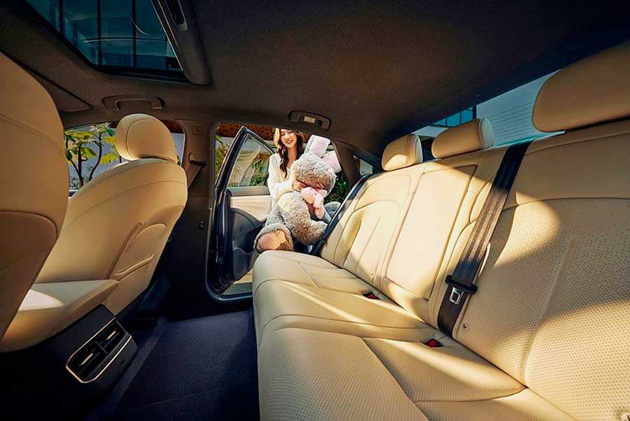 В Китае производитель представил доступный гибридный седан Nissan N6 с запасом хода 180 км и премиальным интерьером