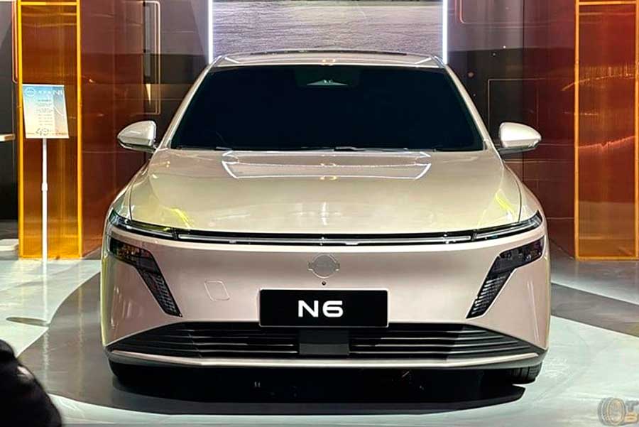 В Китае производитель представил доступный гибридный седан Nissan N6 с запасом хода 180 км и премиальным интерьером