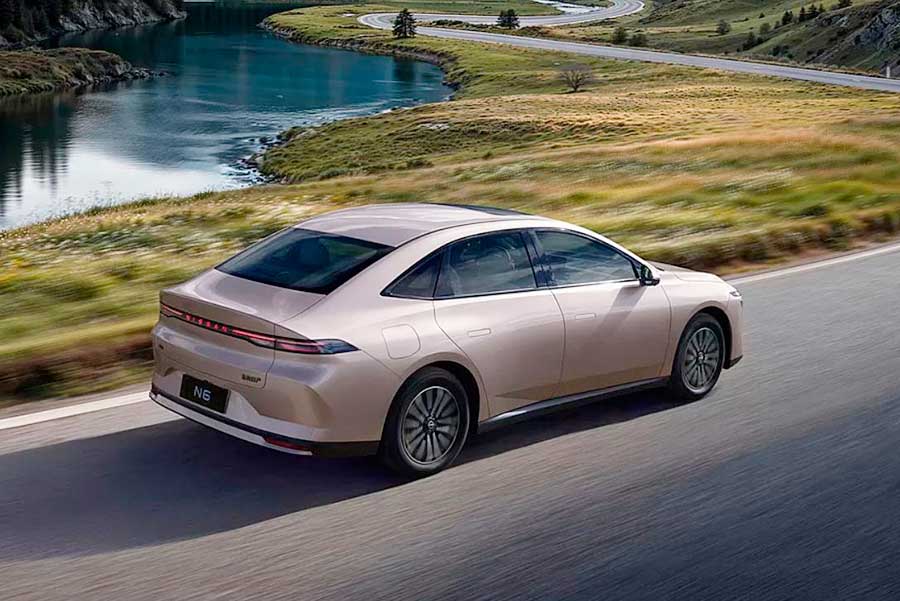 В Китае производитель представил доступный гибридный седан Nissan N6 с запасом хода 180 км и премиальным интерьером