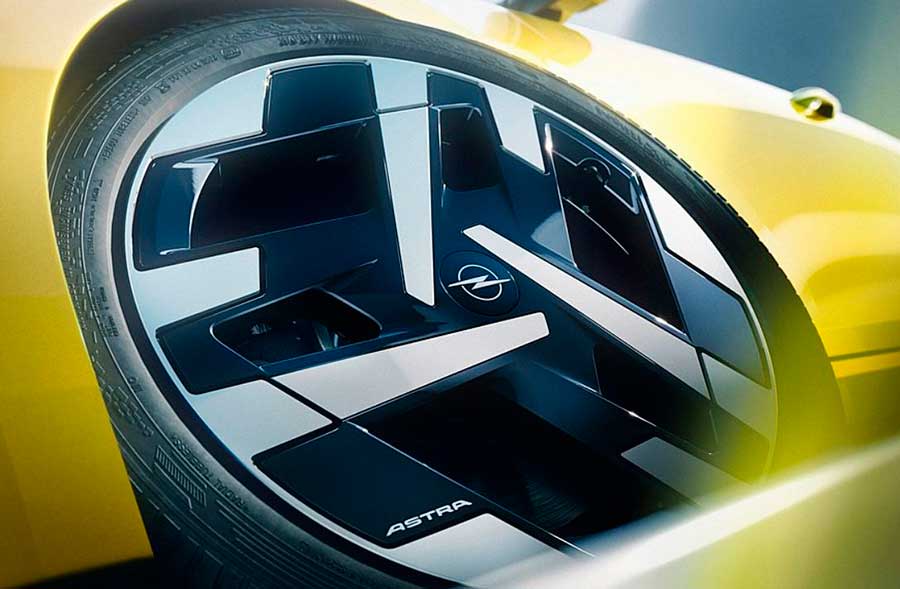 После значительного падения продаж обновленный автомобиль Opel Astra возвращается в страны ЕС