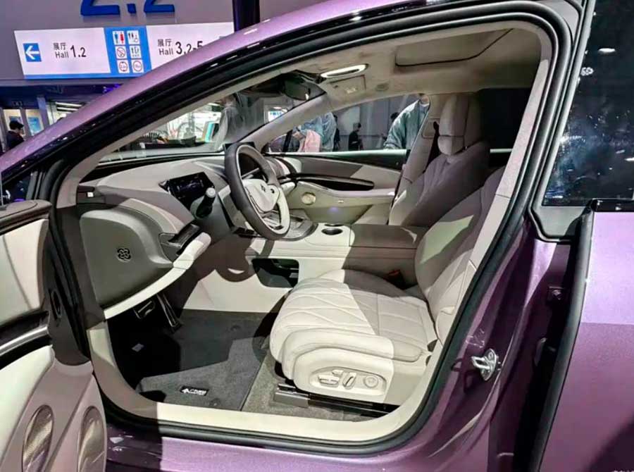 На автосалоне в Гуанчжоу 2025 производитель презентовал роскошный седан Hyptec A800