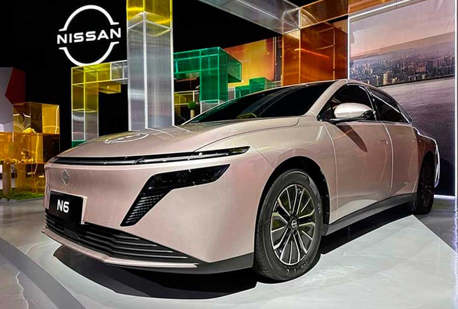 В Китае производитель представил доступный гибридный седан Nissan N6 с запасом хода 180 км и премиальным интерьером