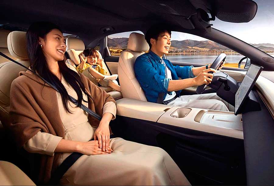 В Китае производитель представил доступный гибридный седан Nissan N6 с запасом хода 180 км и премиальным интерьером