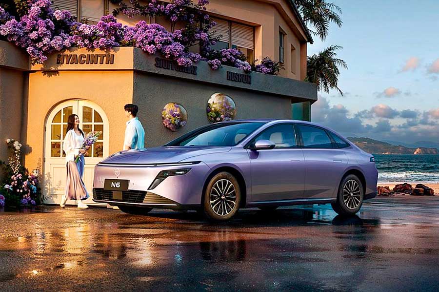 В Китае производитель представил доступный гибридный седан Nissan N6 с запасом хода 180 км и премиальным интерьером