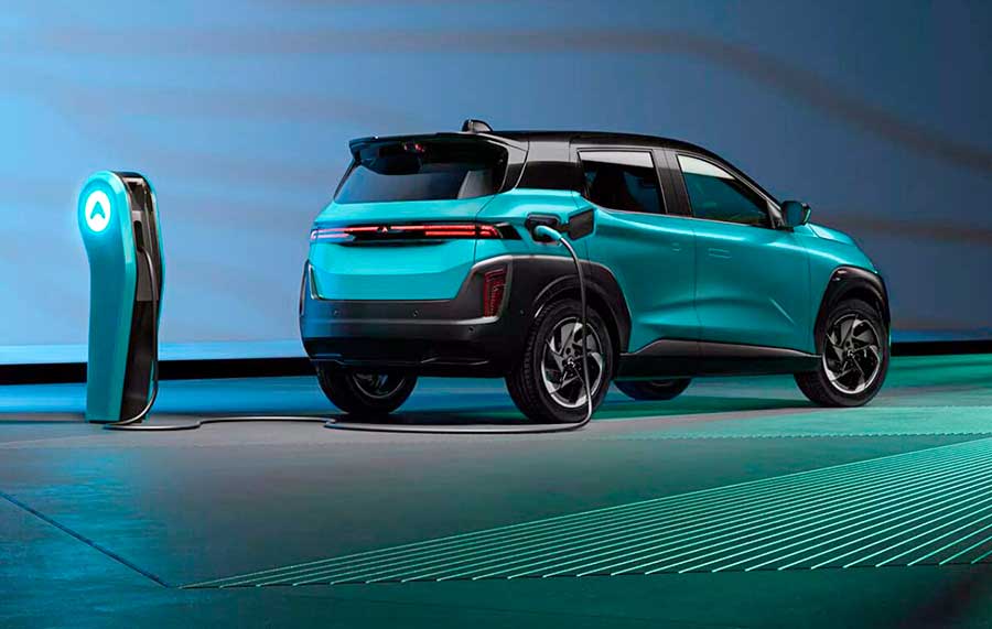 Завод «Москвич» выпустил первый конвейерный электромобиль Атом и готовится к серийному производству