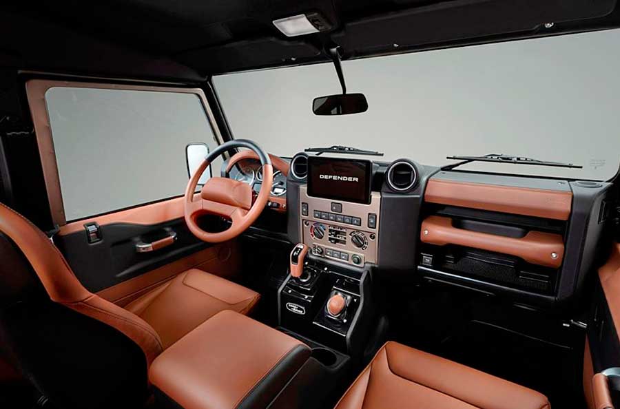 Land Rover Defender Octa. Британская компания «JLR» предлагает заказать классический внедорожник с тюнингом под Octa по цене от 190 000 £