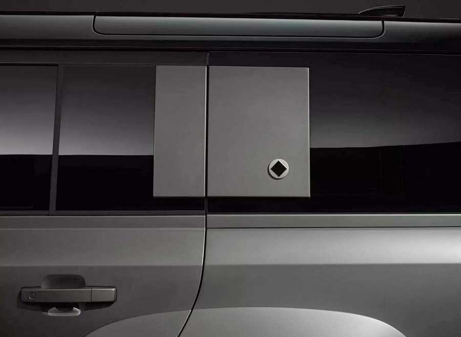 Land Rover Defender Octa. Британская компания «JLR» предлагает заказать классический внедорожник с тюнингом под Octa по цене от 190 000 £