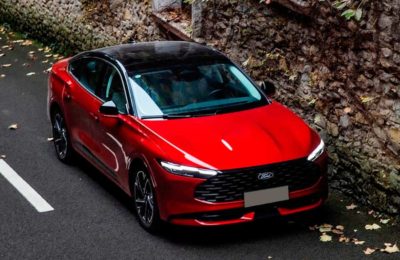 В КНР открыты продажи технологичного седана Ford Mondeo рестайлинга 2025 года с революционным 4K-экраном и увеличенной мощностью агрегатов