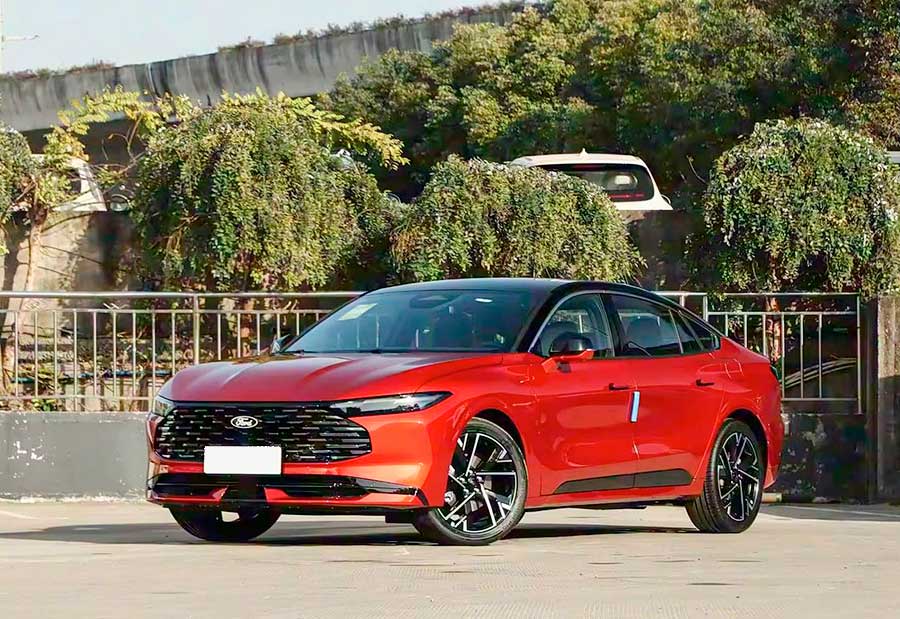 В КНР открыты продажи технологичного седана Ford Mondeo рестайлинга 2025 года с революционным 4K-экраном и увеличенной мощностью агрегатов
