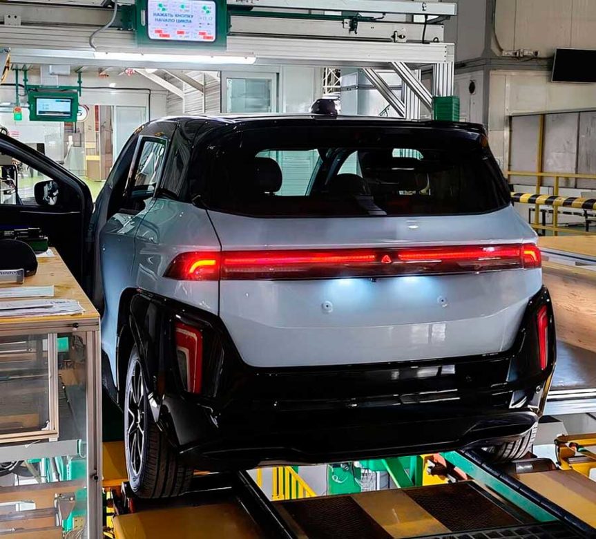 Завод «Москвич» выпустил первый конвейерный электромобиль Атом и готовится к серийному производству