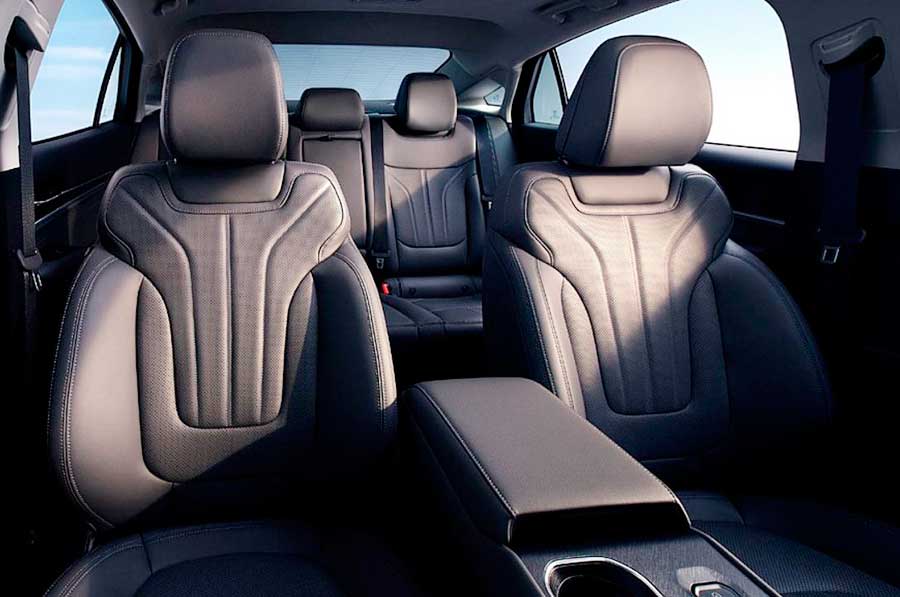 В КНР открыты продажи технологичного седана Ford Mondeo рестайлинга 2025 года с революционным 4K-экраном и увеличенной мощностью агрегатов