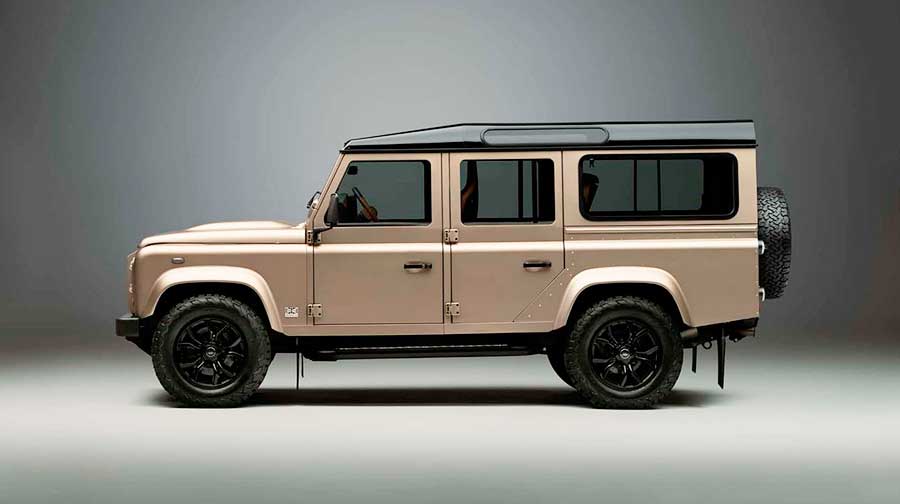 Land Rover Defender Octa. Британская компания «JLR» предлагает заказать классический внедорожник с тюнингом под Octa по цене от 190 000 £