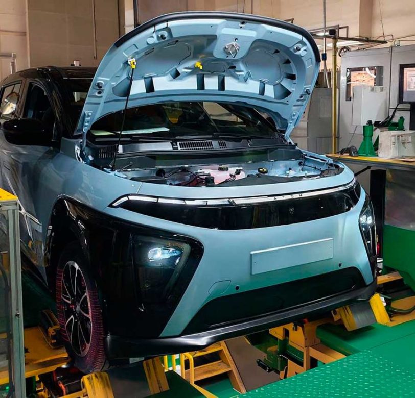 Завод «Москвич» выпустил первый конвейерный электромобиль Атом и готовится к серийному производству