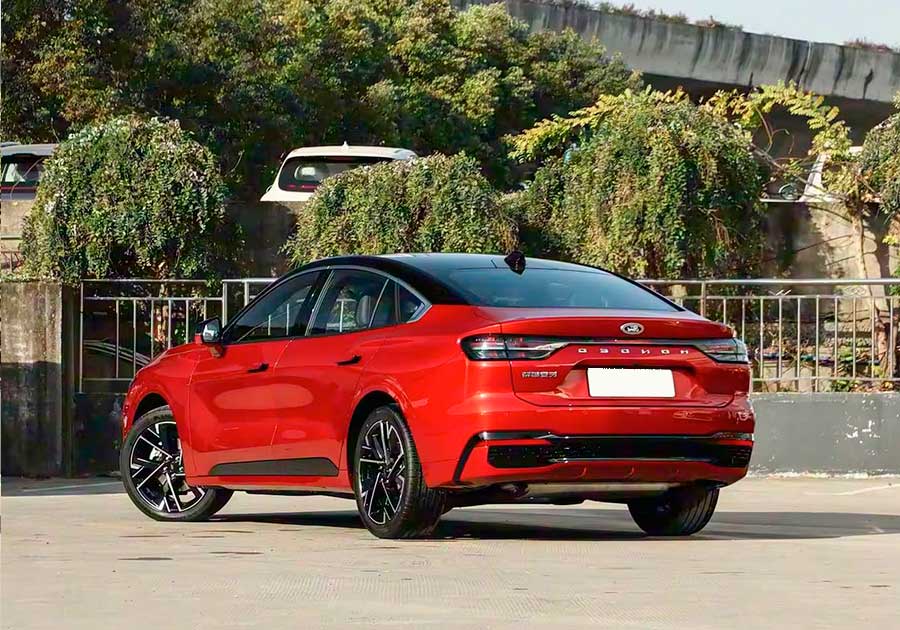 В КНР открыты продажи технологичного седана Ford Mondeo рестайлинга 2025 года с революционным 4K-экраном и увеличенной мощностью агрегатов