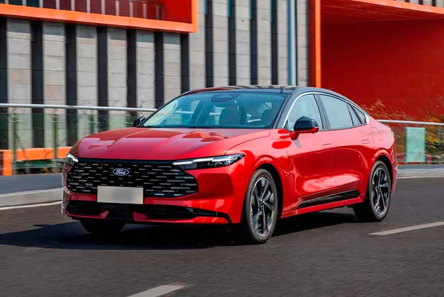 В КНР открыты продажи технологичного седана Ford Mondeo рестайлинга 2025 года с революционным 4K-экраном и увеличенной мощностью агрегатов