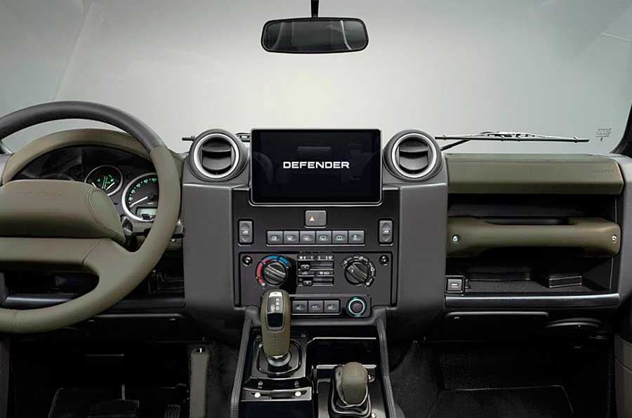 Land Rover Defender Octa. Британская компания «JLR» предлагает заказать классический внедорожник с тюнингом под Octa по цене от 190 000 £