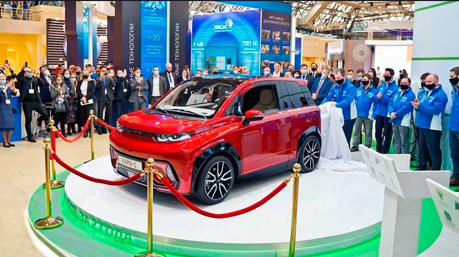 Завод «Москвич» выпустил первый конвейерный электромобиль Атом и готовится к серийному производству