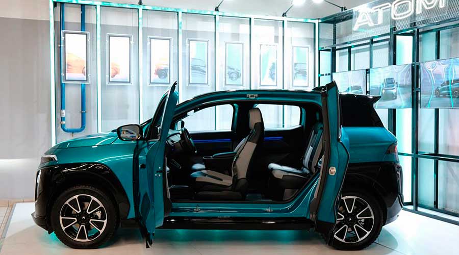 Завод «Москвич» выпустил первый конвейерный электромобиль Атом и готовится к серийному производству