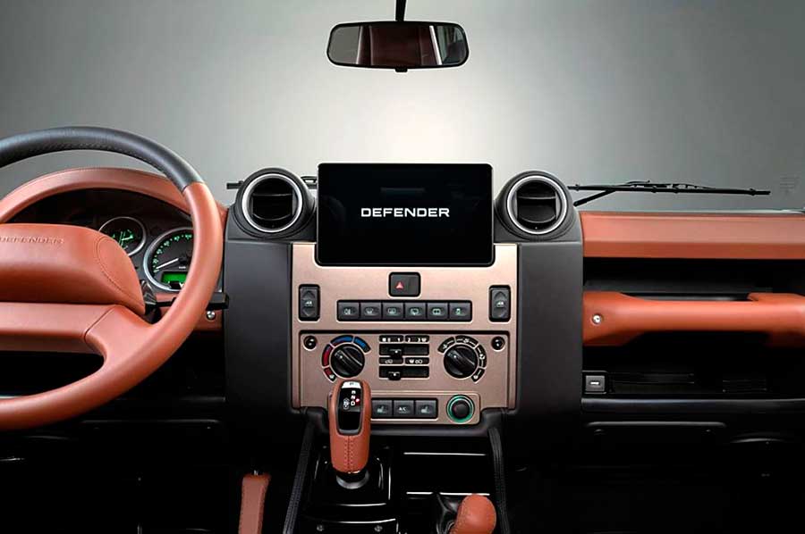 Land Rover Defender Octa. Британская компания «JLR» предлагает заказать классический внедорожник с тюнингом под Octa по цене от 190 000 £