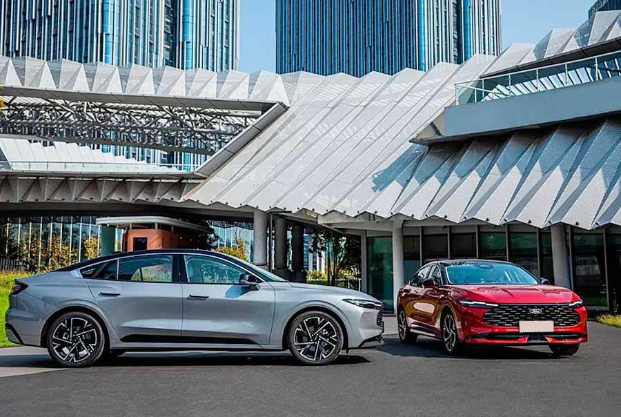 В КНР открыты продажи технологичного седана Ford Mondeo рестайлинга 2025 года с революционным 4K-экраном и увеличенной мощностью агрегатов