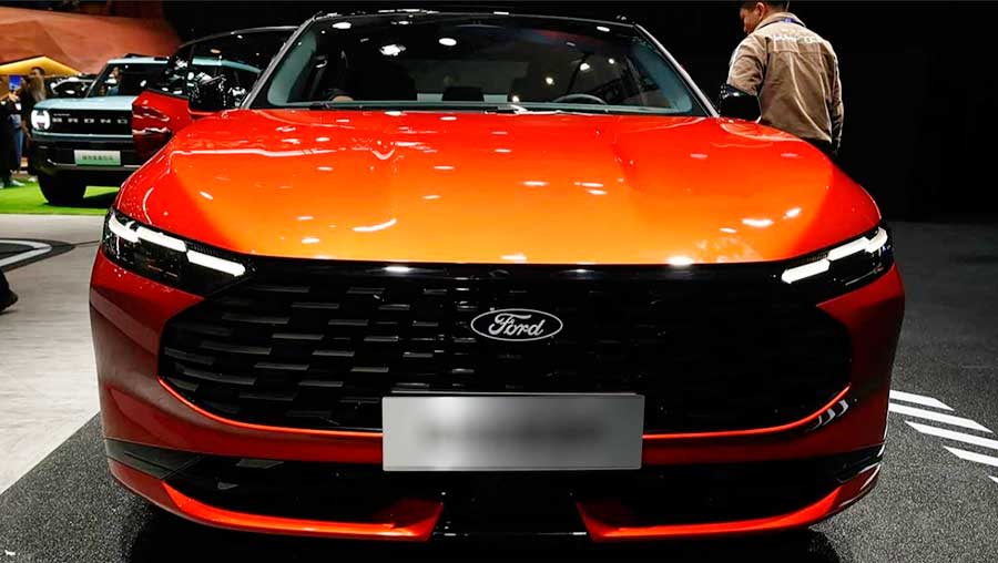 В КНР открыты продажи технологичного седана Ford Mondeo рестайлинга 2025 года с революционным 4K-экраном и увеличенной мощностью агрегатов