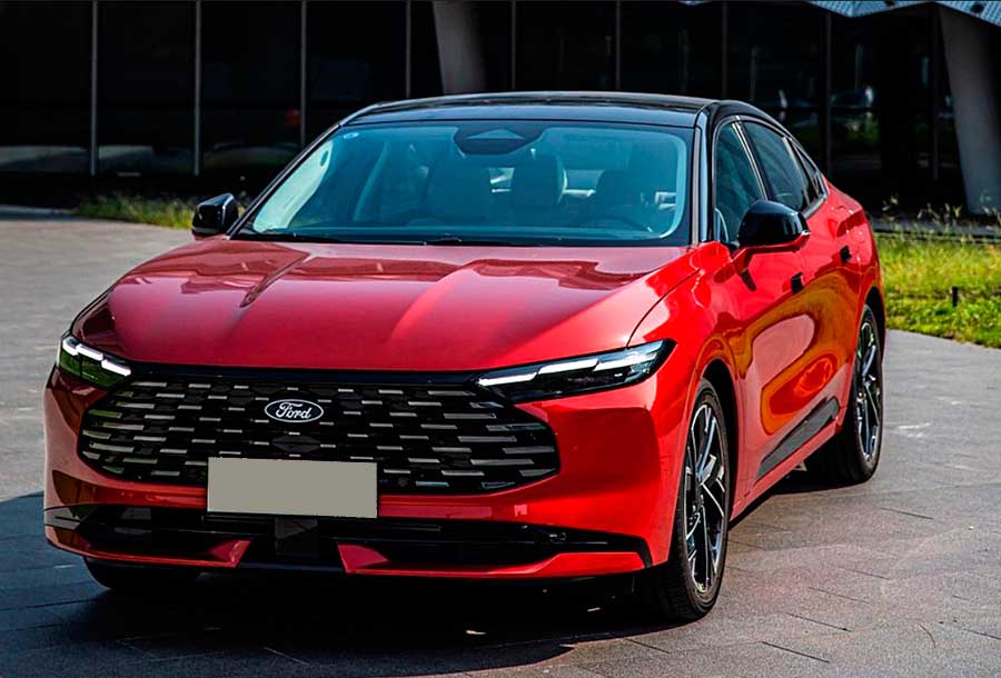 В КНР открыты продажи технологичного седана Ford Mondeo рестайлинга 2025 года с революционным 4K-экраном и увеличенной мощностью агрегатов