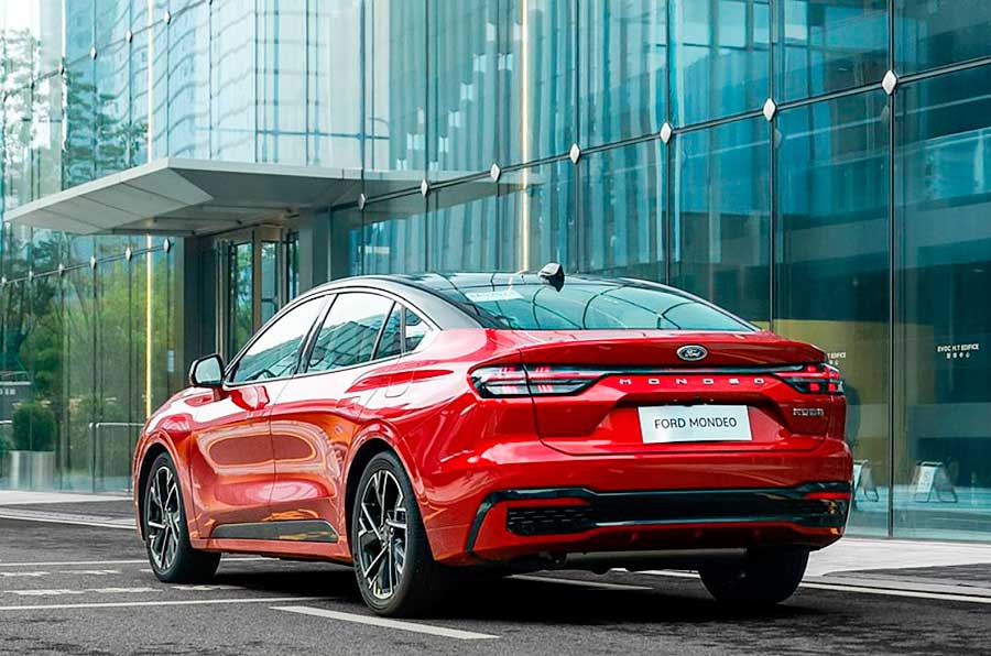 В КНР открыты продажи технологичного седана Ford Mondeo рестайлинга 2025 года с революционным 4K-экраном и увеличенной мощностью агрегатов