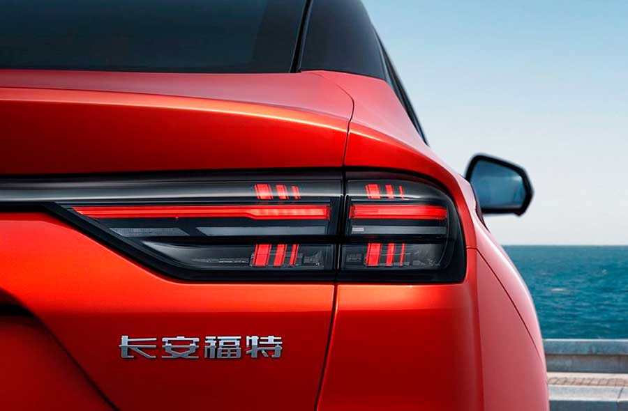 В КНР открыты продажи технологичного седана Ford Mondeo рестайлинга 2025 года с революционным 4K-экраном и увеличенной мощностью агрегатов