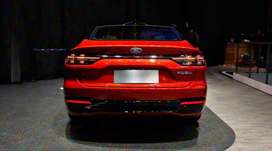В КНР открыты продажи технологичного седана Ford Mondeo рестайлинга 2025 года с революционным 4K-экраном и увеличенной мощностью агрегатов