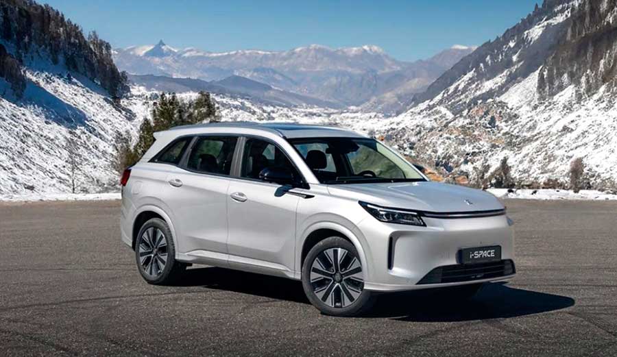 Поступили в продажу полноприводные кроссоверы Evolute i-Space