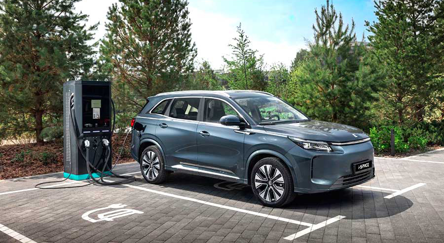 Поступили в продажу полноприводные кроссоверы Evolute i-Space