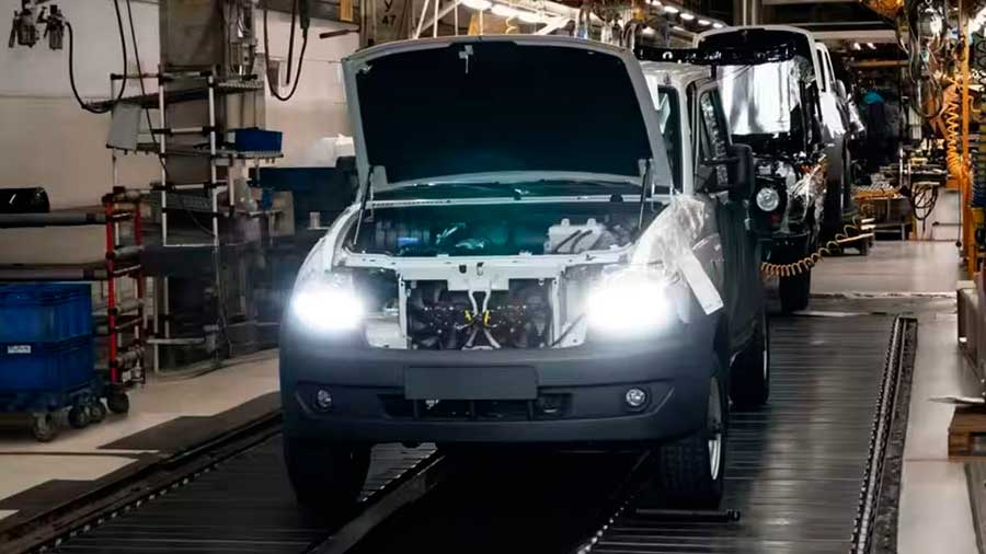 Российский завод возобновил производство легендарных внедорожников: УАЗ Хантер 2026, Патриот, Пикап и Профи
