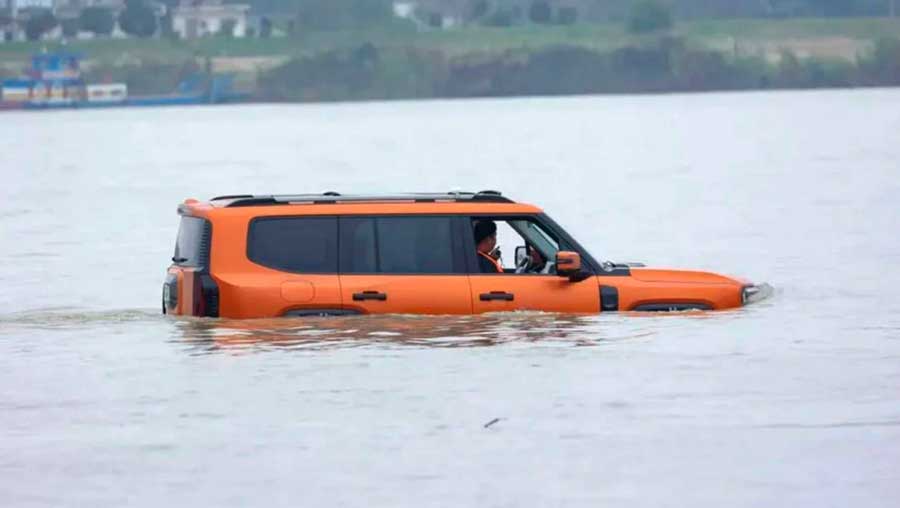 Скоро в РФ стартуют продажи Jetour Zongheng G700 — китайского рамного гибридного внедорожника-амфибии