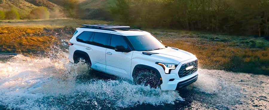 В России появилась достойная замена Land Cruiser 300. Toyota Sequoia — самый «неубиваемый» автомобиль в мире