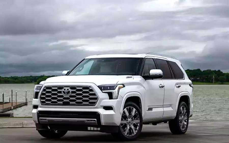 В России появилась достойная замена Land Cruiser 300. Toyota Sequoia — самый «неубиваемый» автомобиль в мире