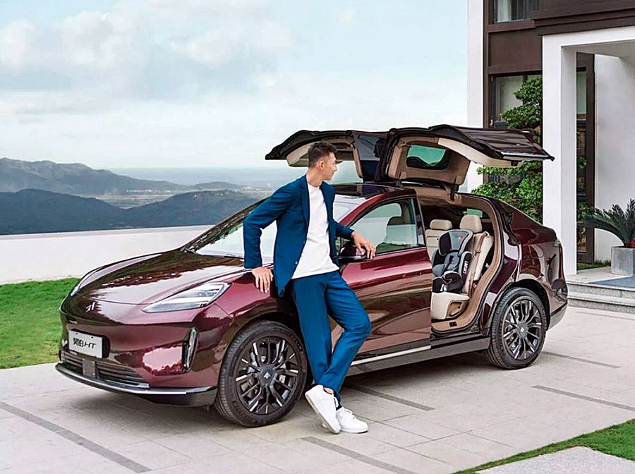 В РФ сертифицирован премиальный электрокроссовер GAC Hyptec HT с запасом хода 825 км, дверями-крыльями и официальной гарантией 5 лет