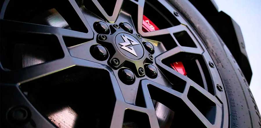 Новинка российского рынка 2026 года — гибридный внедорожник M-Hero I Limited Edition с зимним пакетом по цене от 7,99 млн. рублей