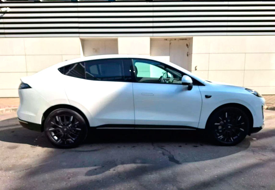 В РФ сертифицирован премиальный электрокроссовер GAC Hyptec HT с запасом хода 825 км, дверями-крыльями и официальной гарантией 5 лет