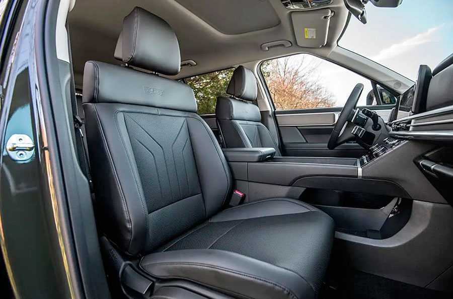 Надежный корейский кроссовер Hyundai Santa Fe возвращается на российский рынок