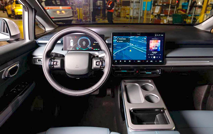 Завод «Москвич» начал выпуск электромобиля UMO 5