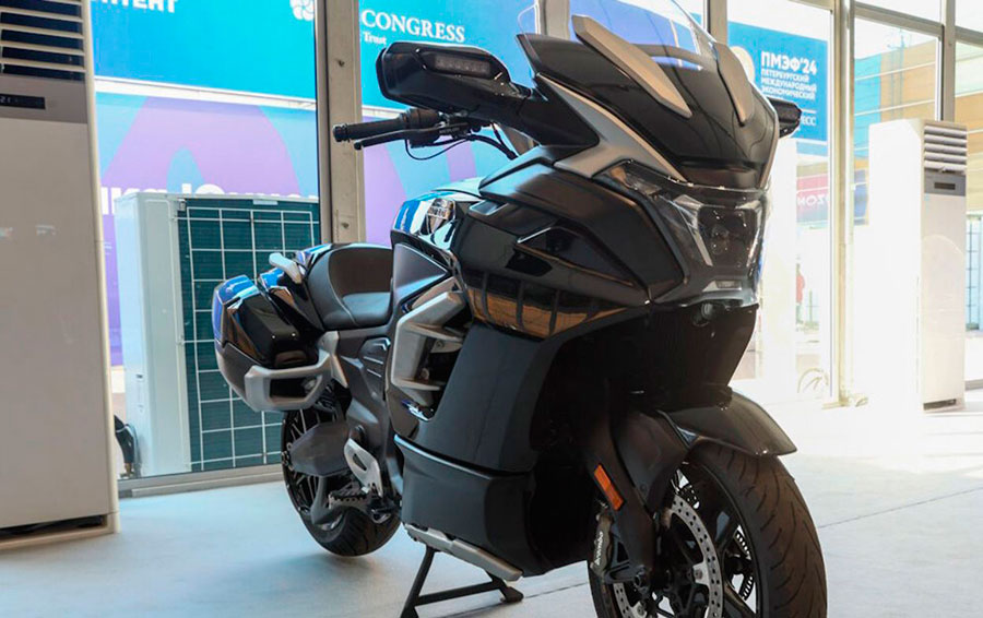 В РФ сертифицирован премиальный электробайк с люлькой Aurus Merlon: 87 л. с., массой 625 кг