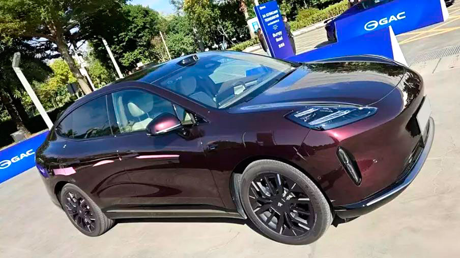 В РФ сертифицирован премиальный электрокроссовер GAC Hyptec HT с запасом хода 825 км, дверями-крыльями и официальной гарантией 5 лет