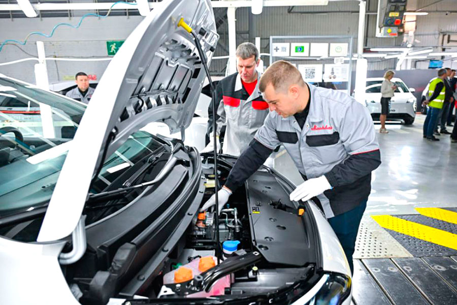 Завод «Москвич» начал выпуск электромобиля UMO 5