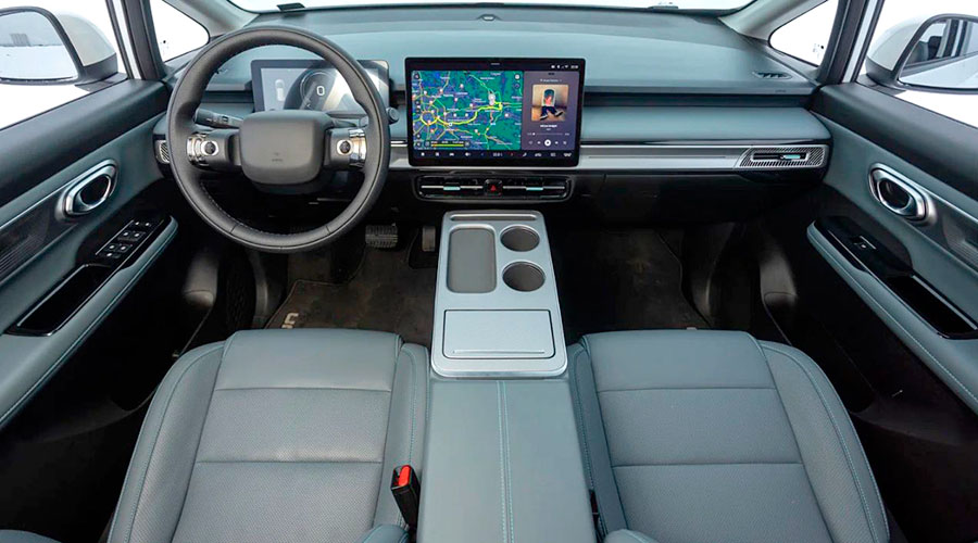 Завод «Москвич» начал выпуск электромобиля UMO 5