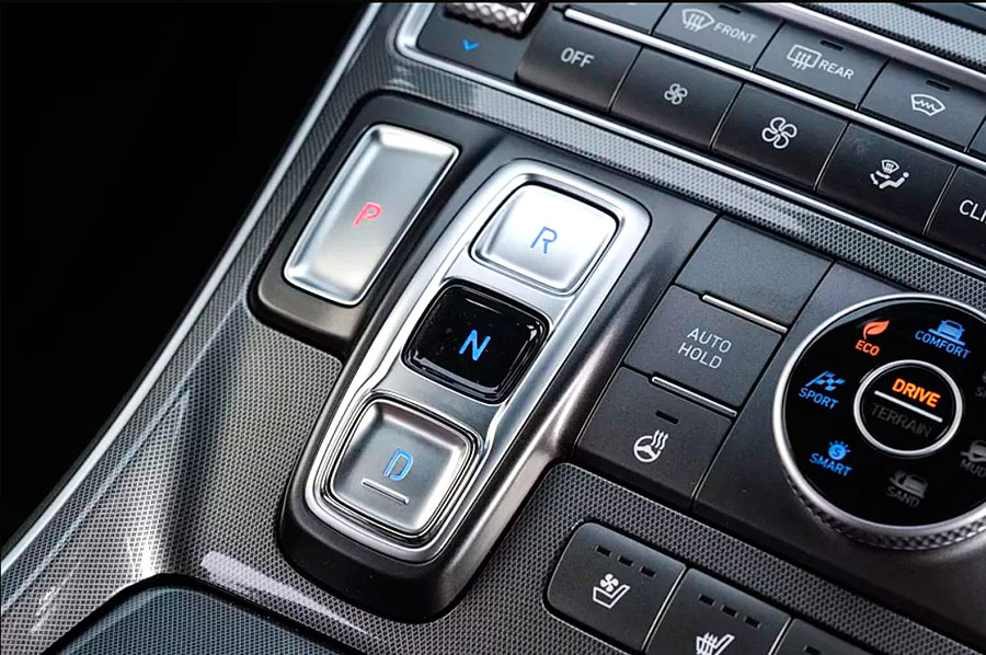 Надежный корейский кроссовер Hyundai Santa Fe возвращается на российский рынок