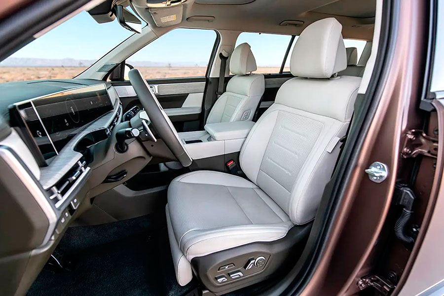 Надежный корейский кроссовер Hyundai Santa Fe возвращается на российский рынок