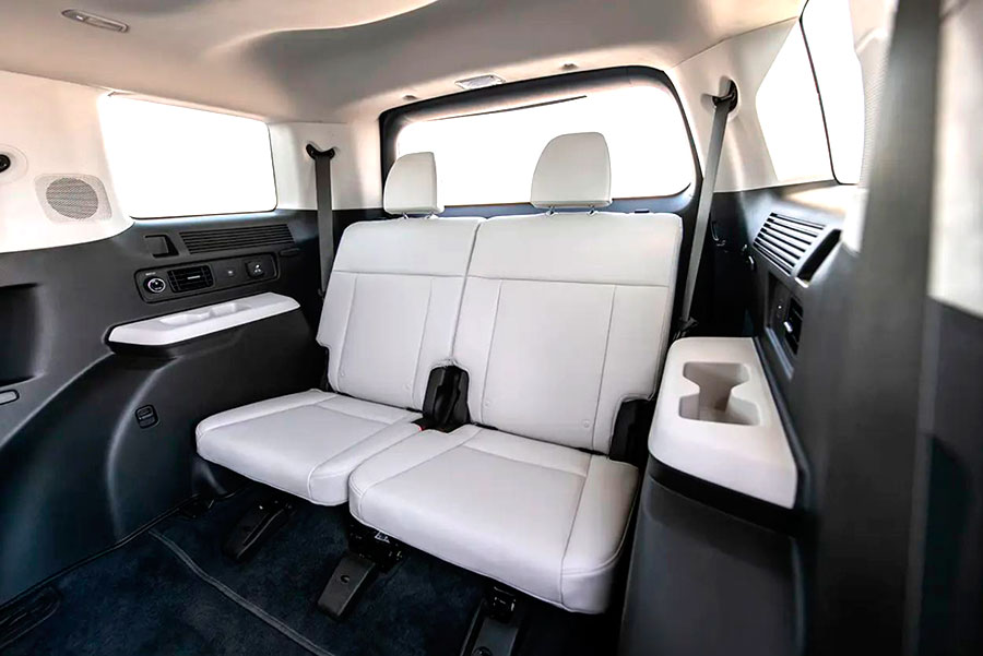 Надежный корейский кроссовер Hyundai Santa Fe возвращается на российский рынок